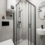 Modern 1br Free Parking Fast Wi-fi *