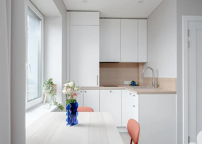 Modern 1br Free Parking Fast Wi-fi Apartment *